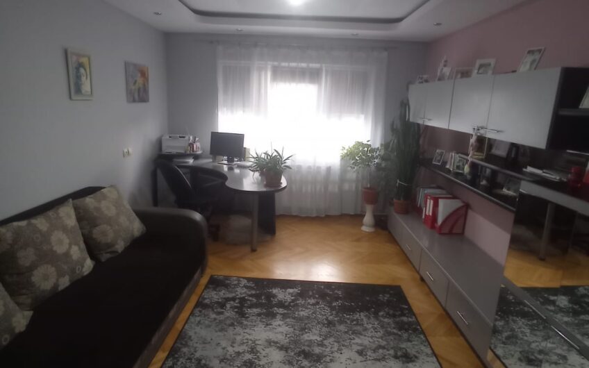 Macului 3 camere Decomandat