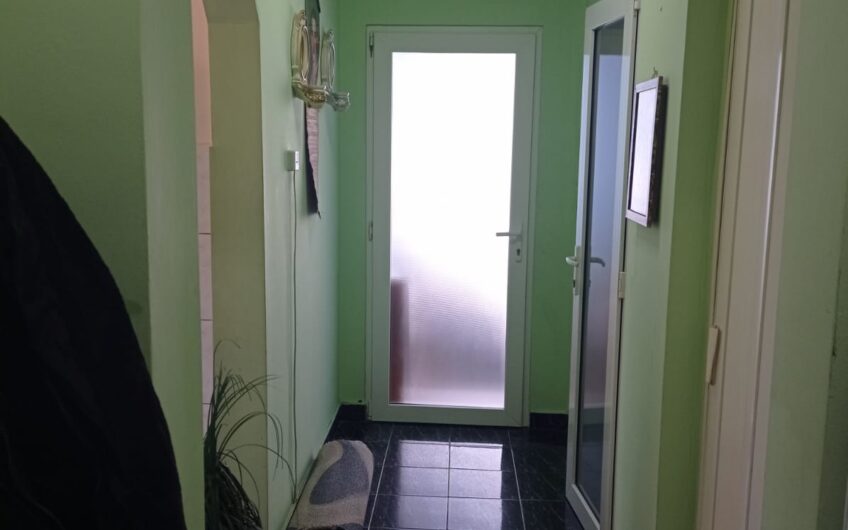 Zona Semiluna 2 camere Decomandat