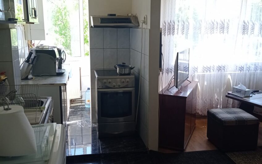 Zona Semiluna 2 camere Decomandat