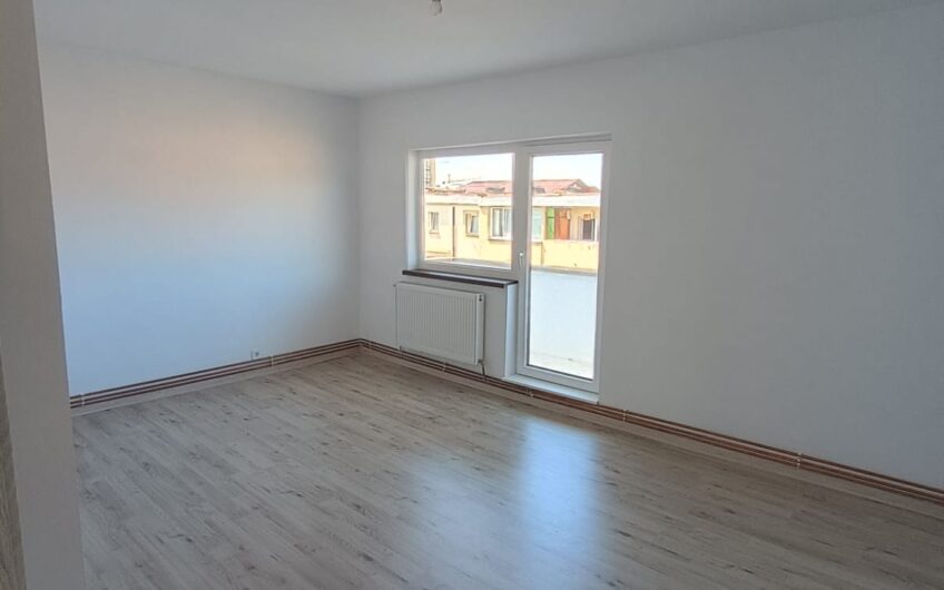 Apartament 3 camere decomandat – Hortensiei
