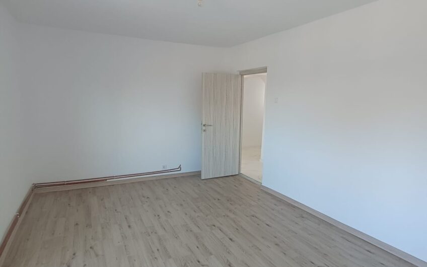 Apartament 3 camere decomandat – Hortensiei