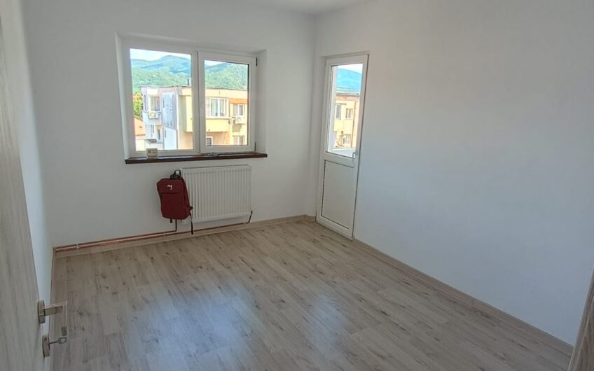 Apartament 3 camere decomandat – Hortensiei