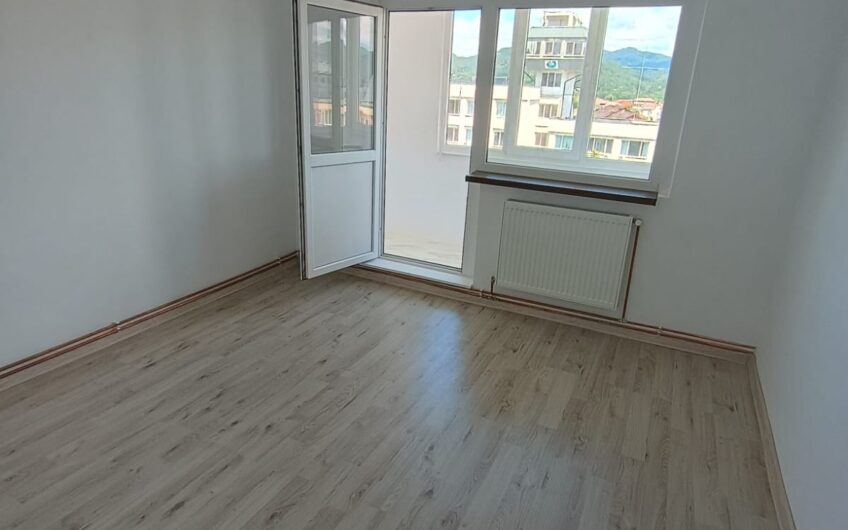 Apartament 3 camere decomandat – Hortensiei