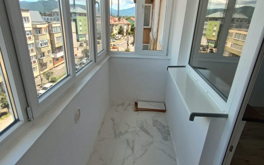 Apartament 3 camere decomandat – Hortensiei