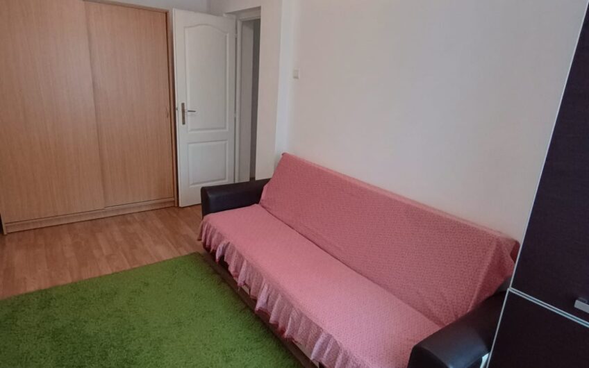 Chirie 3 camere Zona Hotel Mara