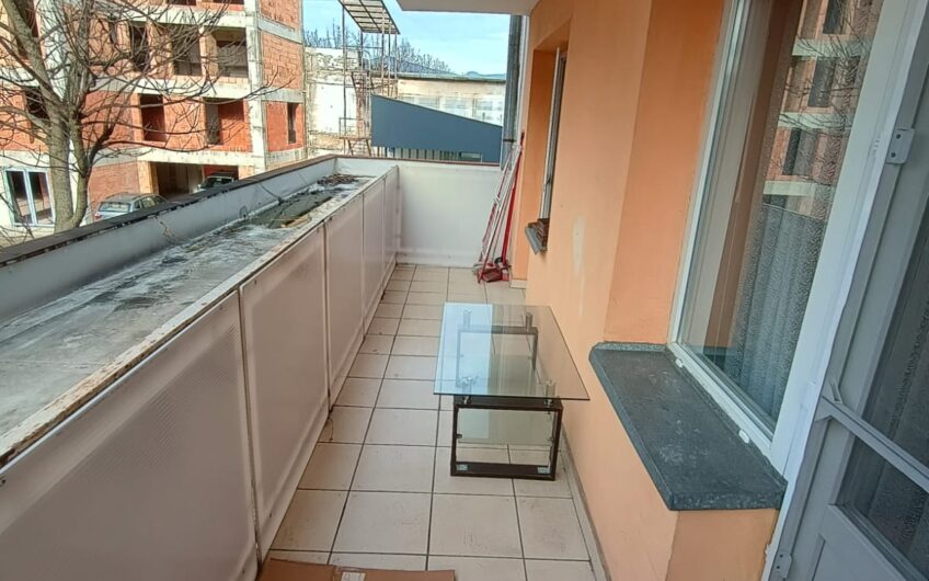 Chirie 3 camere Zona Hotel Mara