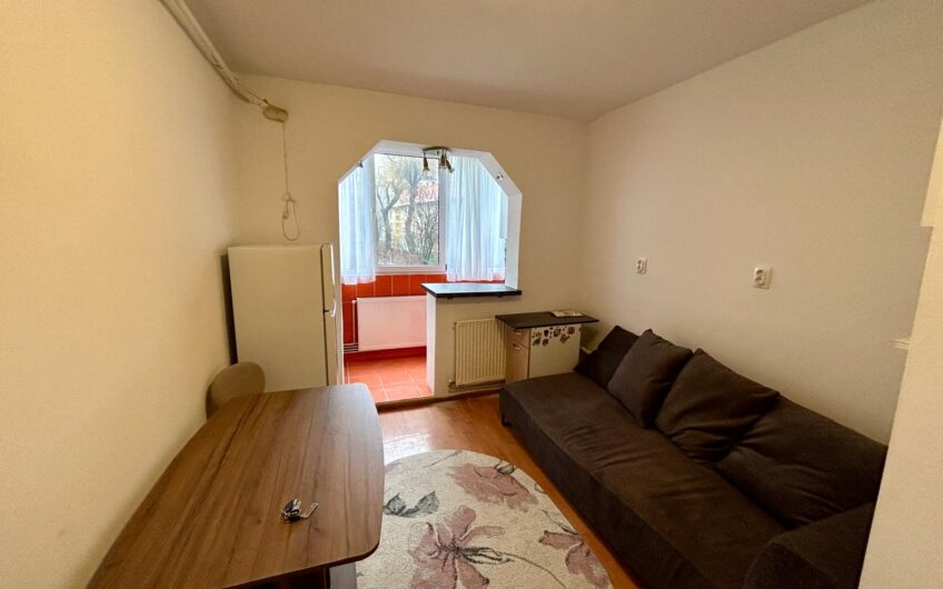 Garsonieră de închiriat – Str. Iza Zona RFN