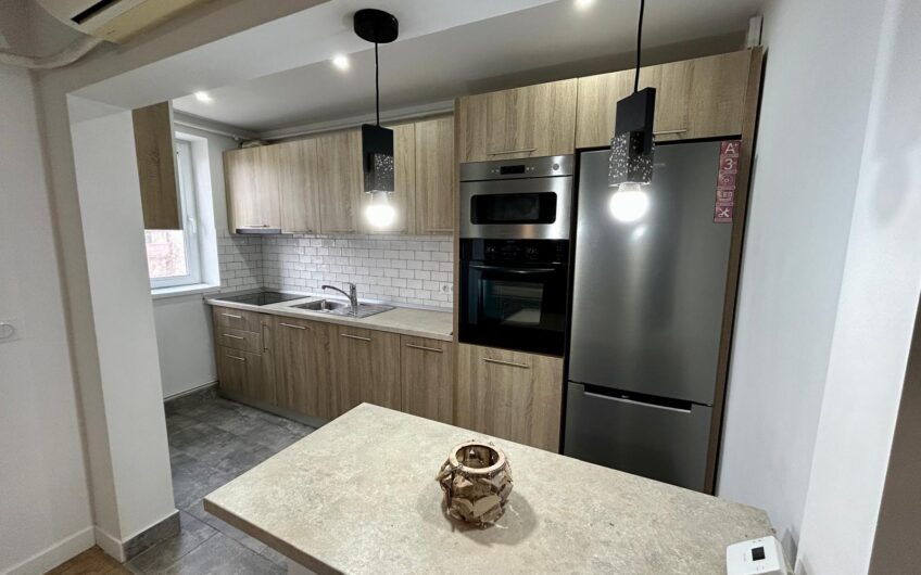 Apartament 3 camere Zona Petru Rares