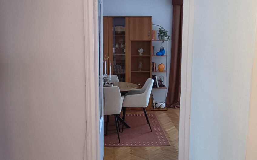 Apartament 3 camere – Zona Moldovei