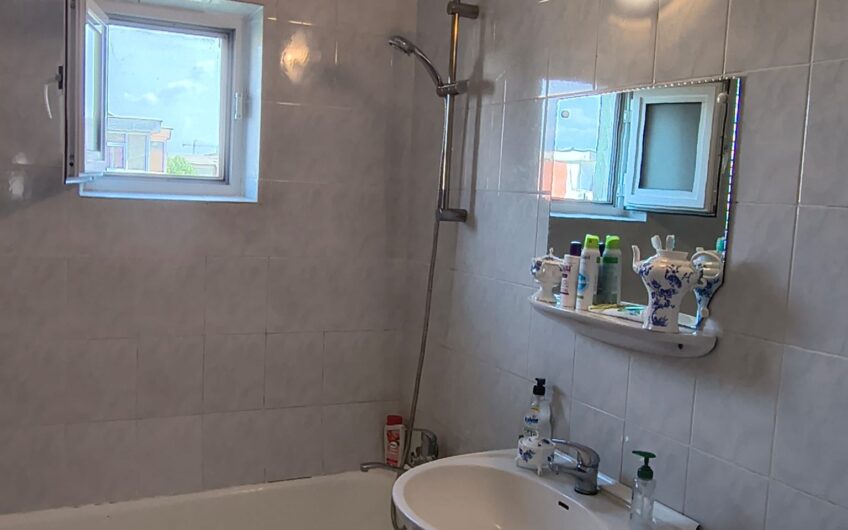 Apartament 3 camere – Zona Moldovei
